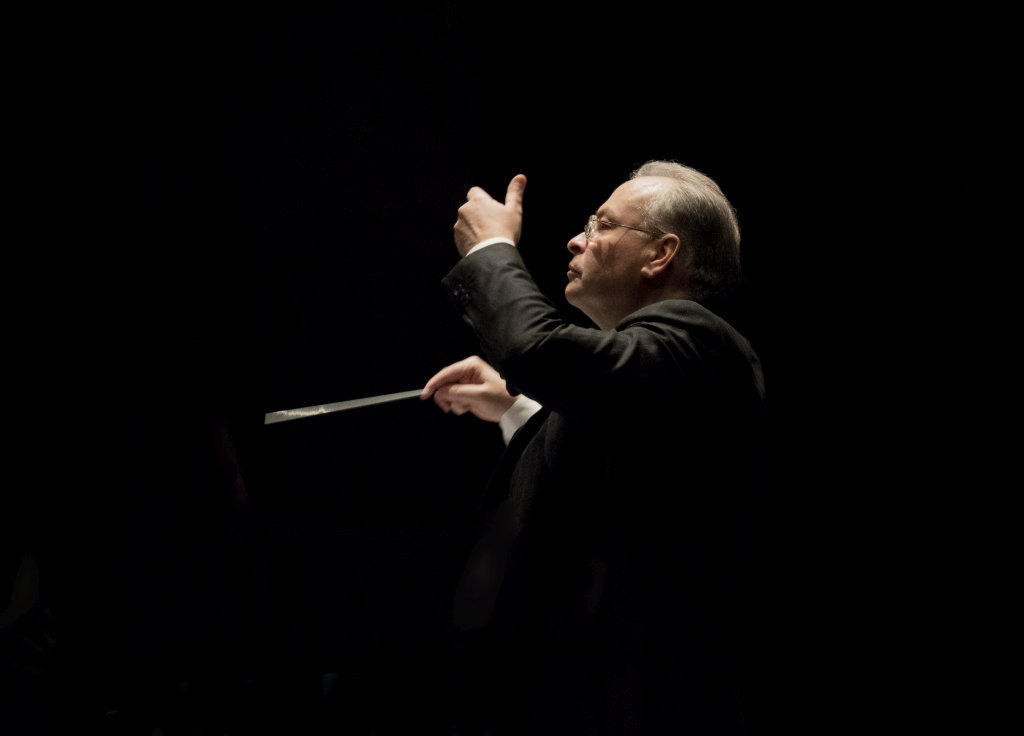 Franco Cesarini dirige la Civica Filarmonica di Lugano nel concerto dell'8 dicembre 2018